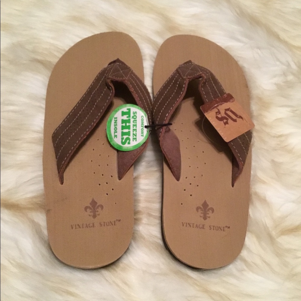 NWT Vintage Stone tan flip flop sandal